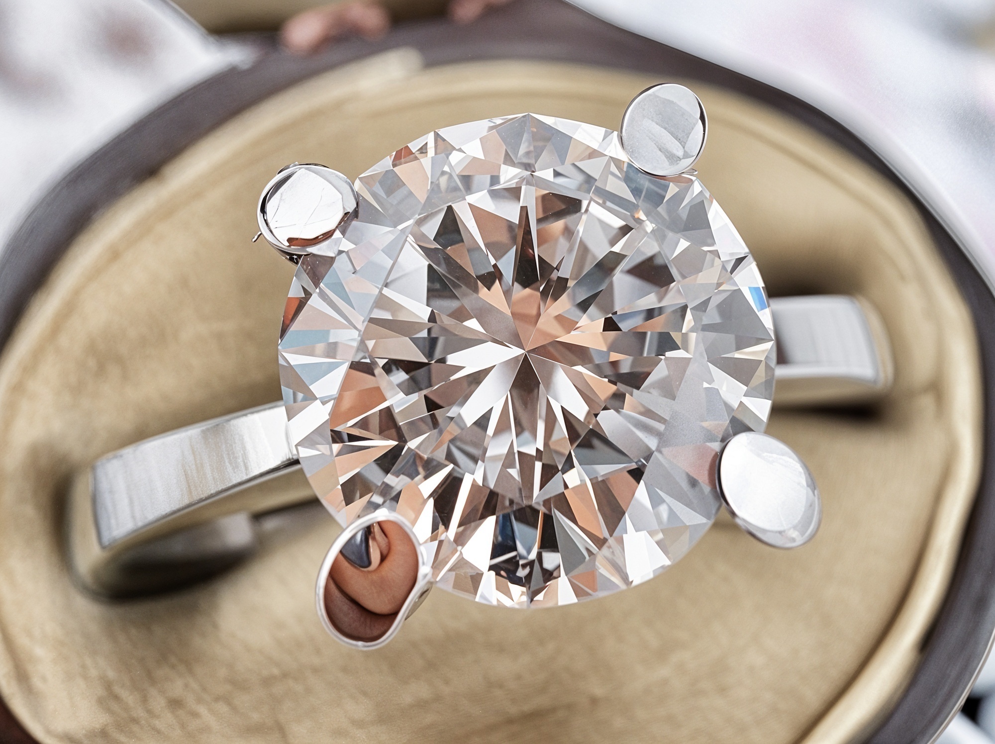 Zásnubní prsten se solitérním diamantem F/VVS1 1,34 ct s certifikáty=